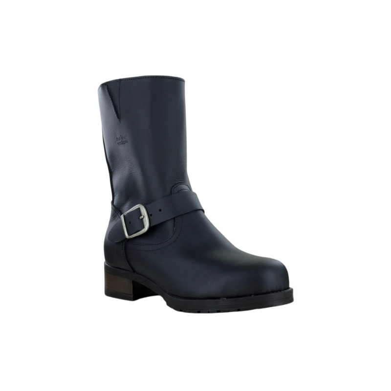 Découvrez le soulier femme Vanessa ESR largeur D Mellow Walk 412109BLK, conçu pour allier protection, style et confort tout au long de la journée.