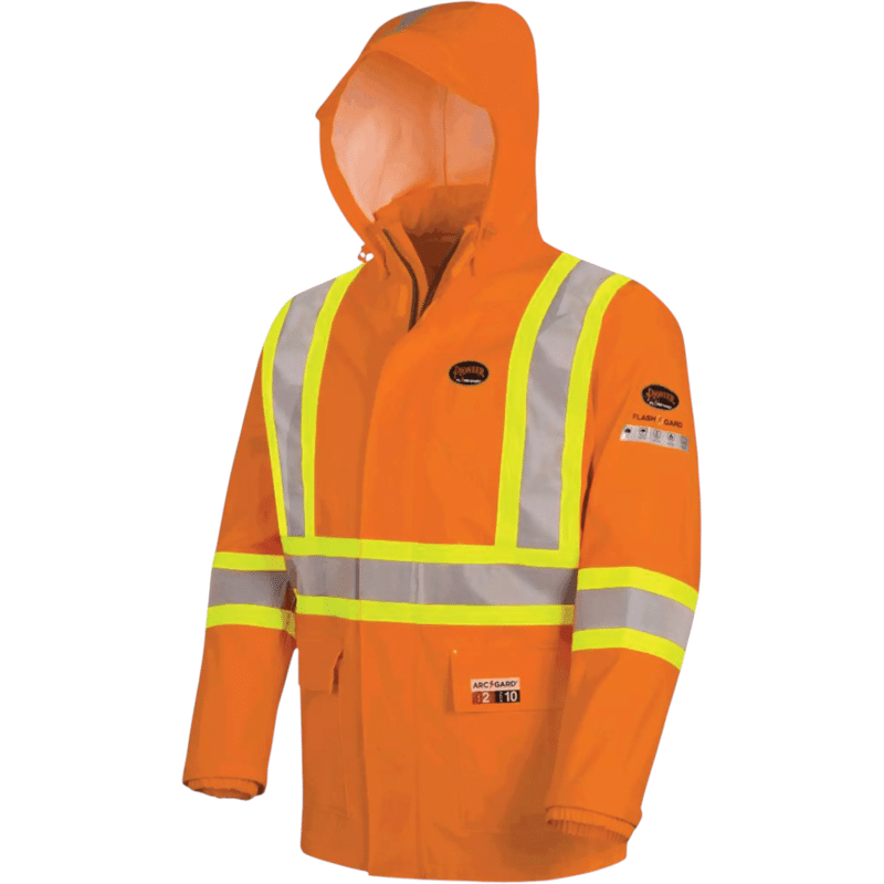 Le manteau de pluie ignifuge Pioneer V3520650 protège contre les intempéries et les éclats d’arc électrique dans une couleur orange visible.